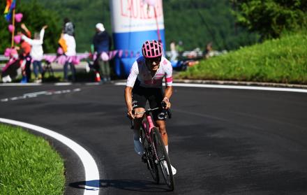Richard Carapaz, EF Education-EasyPost, ciclismo, Giro de Italia, etapa 17, segundo lugar, podio, Corsa Rosa