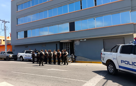 Agentes de la Policía Nacional realizaron un operativo que permitió la detención de cuatro personas en La Libertad por presunta receptación.