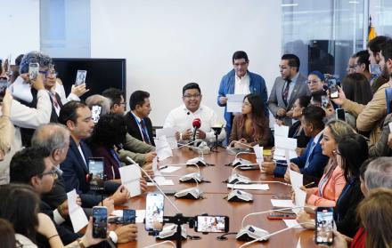 Previo al inicio del debate de la ley urgente, el correísmo anunció su posición frente al primer debate.
