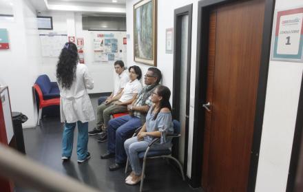 PLAZAS DE TRABAJO MÉDICOS