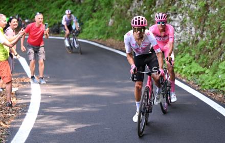 Richard Carapaz, EF Education-EasyPost, ciclismo, Giro de Italia, etapa 20, podio