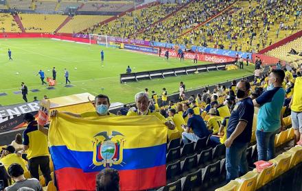 Hinchas-Ecuador-1536x1152