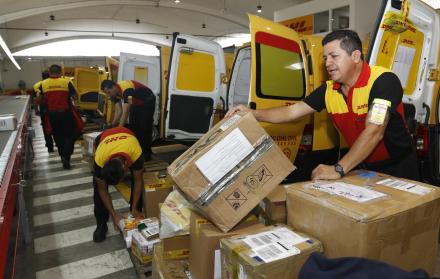 DHL COURIER