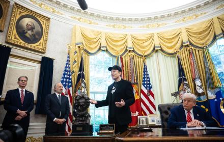 Donald Trump y Elon Musk en oficina oval