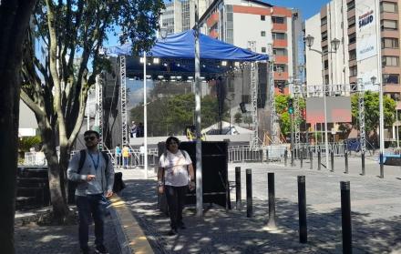 El Municipio colocó una tarima entre la av. Amazonas y calle Jorge Washington para desarrollar un evento de la Alcaldía.