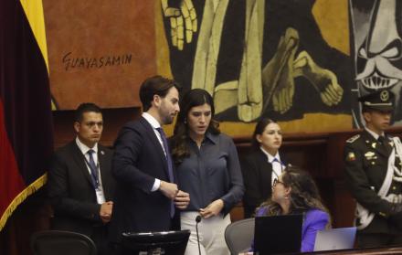 NIELS OLSEN Y VALENTINA CENTENO ASAMBLEA