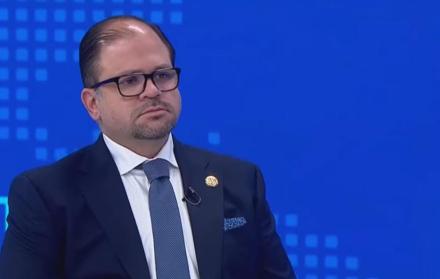 El ministro del Interior, John Reimberg, en entrevista con Teleamazonas.