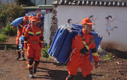 Rescatistas en Bai de Dali al suroeste de China