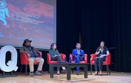 Panelistas del tercer Congreso de la Asociación de Economía del Ecuador