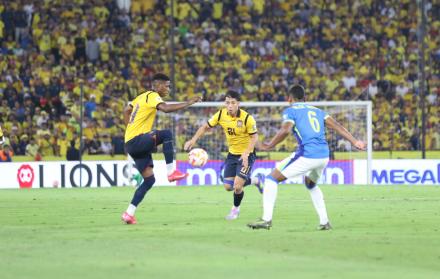Ecuador empató 0-0 con Brasil en el estadio Monumental.