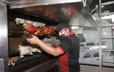 VENTA DE POLLOS ASADOS