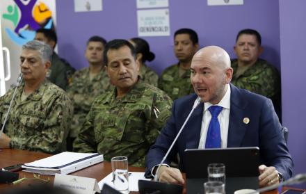 El ministro de Defensa Gian Carlo Loffredo fue ratificado en el cargo para el nuevo periodo del presidente Daniel Noboa