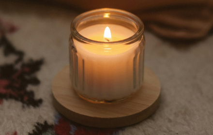 Uso de velas durante los cortes programados de energía eléctrica.
