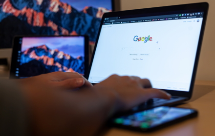 La nueva IA de Google revoluciona las búsquedas y pone en aprietos a las webs tradicionales.