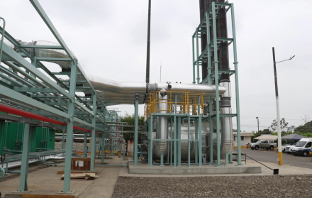 Ministerio de Energía y CELEC EP coordinan el proceso para garantizar suministro eléctrico temporal con energía térmica.