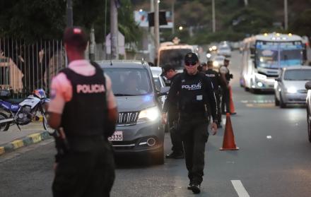 Operativo policial en avenida Las Aguas