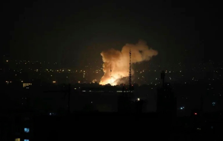 Fuertes explosiones sacuden puntos estratégicos en Irán luego del ataque militar de Israel.