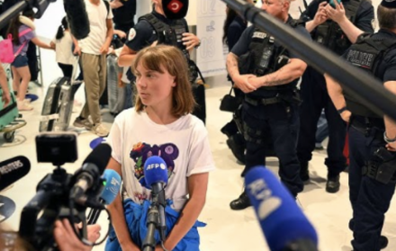 Greta Thunberg fue deportada por Israel tras participar en una flotilla con ayuda para Gaza.