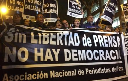 PERIODISTAS PERU