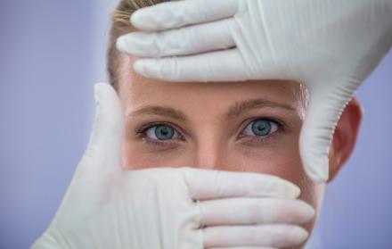 Doctor examining fema (14736074)