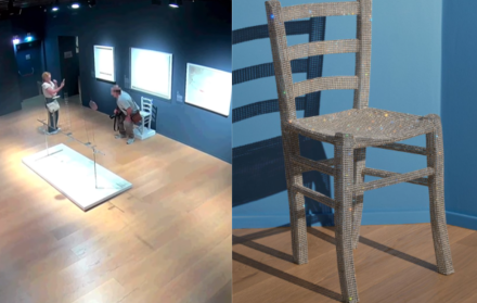 silla de museo dañada