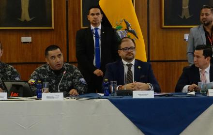 El presidente de la Comisión de Fiscalización, Ferdinand Álvarez, dijo que luego de convocar al ministro del Interior, John Reimberg, llamará al de Defensa, Gian Carlo Loffredo.