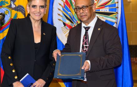Mónica Palencia presentó oficialmente sus cartas credenciales ante el secretario de la OEA, este 18 de junio de 2025.
