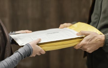 cerrar-la-entrega-del-paquete-del-cliente (1)