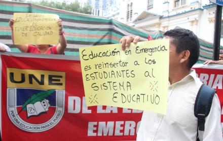 UNE exige declarar en emergencia al sistema educativo