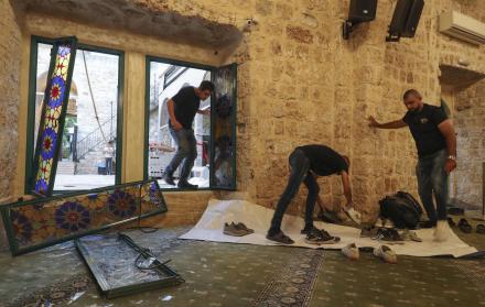 Vista de los destrozos causados por un ataque iraní en Haifa (Israel).