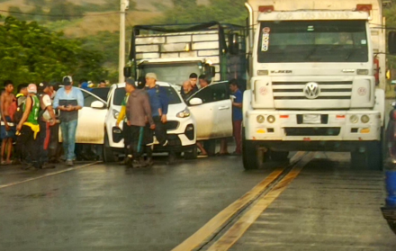 Fue atacado mientras conducía.