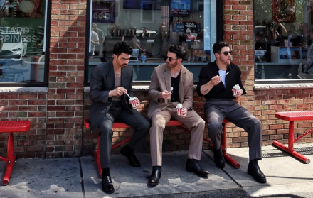 Jonas Brothers, grupo estadounidense de música pop rock originario de Wyckoff, Nueva Jersey