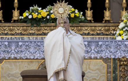 Pope Leo XIV leads pr (14788267)