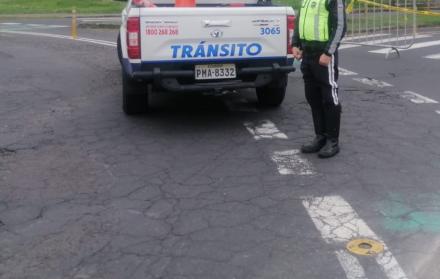Los agentes de la AMT suspendieron el paso en uno de los carriles, tras el choque sobre el antiguo puente del río Chiche.