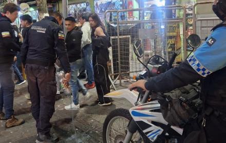 Sancionados. Cinco libadores recibieron multas en La Mariscal.