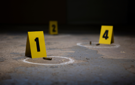 Motociclista armado perpetró homicidio en laboratorio clínico de Manta, Manabí.
