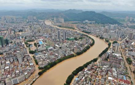 edificios inundados en el suroeste de China