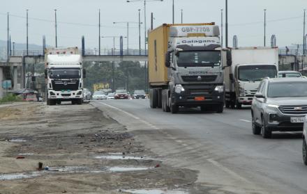 tráileres siniestro vial vía Perimetral movilidad 25 junio 2025 GM