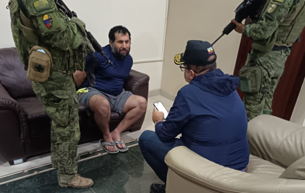 Alias Fito fue encontrado oculto en un búnker bajo una casa en la costa ecuatoriana.