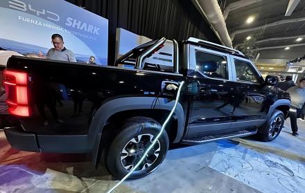exposición de carros eléctricos en feria