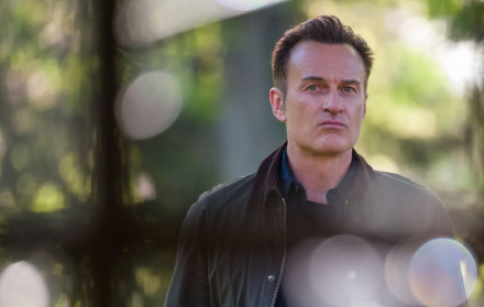 Adiós a Julian McMahon: Causa de Muerte y Carrera Actoral