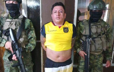 El ciudadano aprehendido fue identificado como Rudy Orlando Calva, alias Finalín, quien posee una boleta de captura vigente por varios delitos.