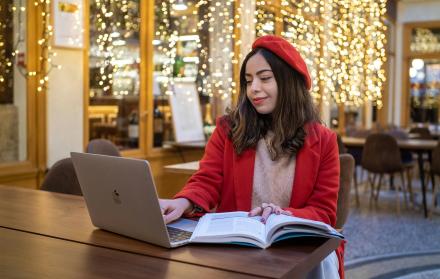 La apertura de 300 vacantes para jóvenes ecuatorianos interesados en participar en el Programa de Vacaciones por Trabajo en Francia