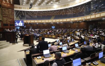La Asamblea Nacional es el centro del debate por la presencia de familiares de legisladores en puestos de ese organismo.