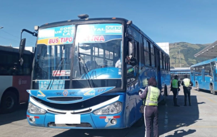 Referencial. Infracción. El conductor de bus fue sancionado por la AMT al invadir el carril exclusivo.