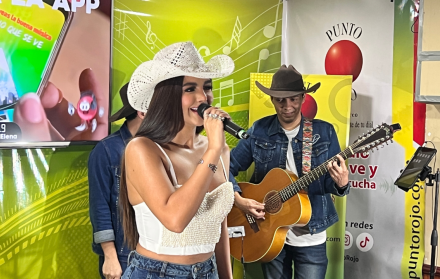 Dayanara Peralta acústico en Radio Punto Rojo