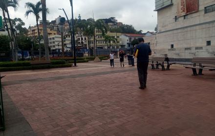 Falta de sombra en el Malecón 2000