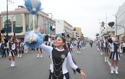 desfile estudiantil fiestas Guayaquil 12 julio 2025 JF