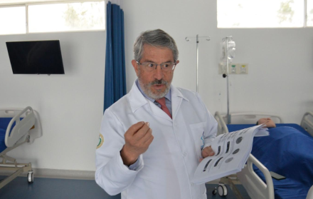 José Ruales es salubrista, fue ministro de Salud. Es decano en la UISEK.