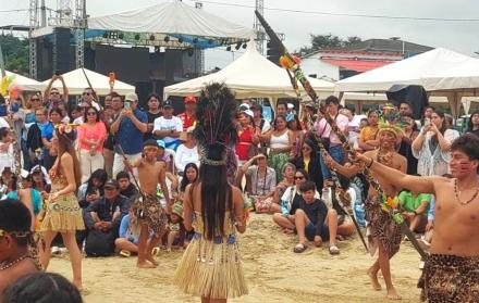 ceremonia temporada avistamiento ballenas jorobadas Ayangue julio 2025 JL
